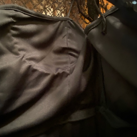 Adrianna Papell Women's Short-Sleeve Grid Beaded Gown - Picture 12 of 16